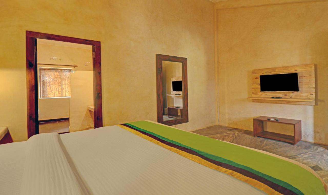 Treebo Morjim Banyan Resort Exterior photo